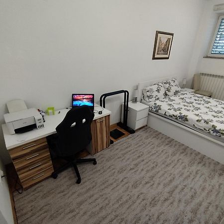 Work And Play Apartment Zagreb Buitenkant foto