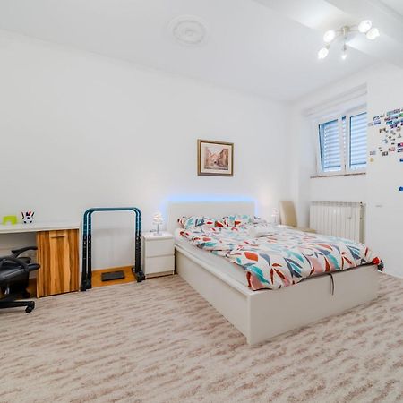 Work And Play Apartment Zagreb Buitenkant foto
